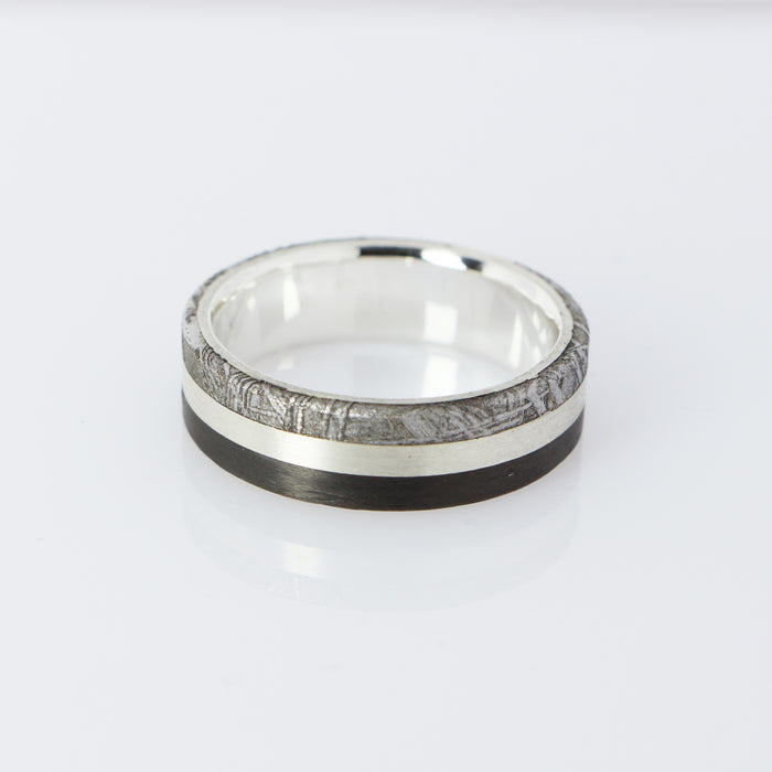 Meteoritenring mit Carbon und Silber