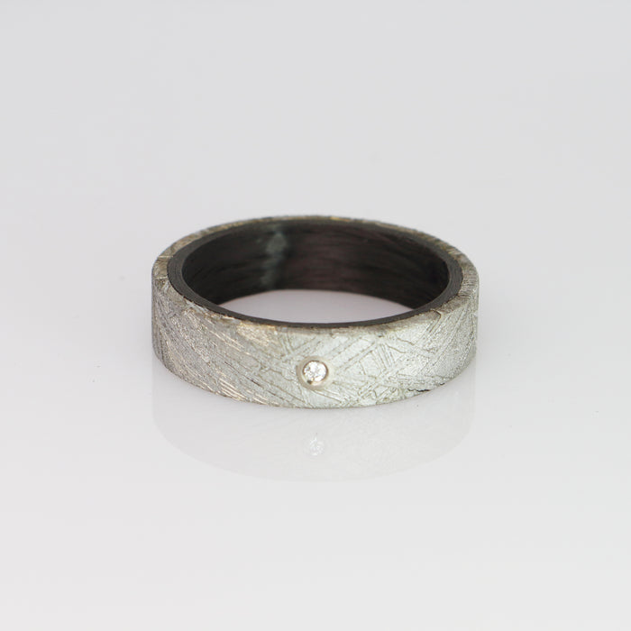 Meteoritenring mit Carbon und Diamant