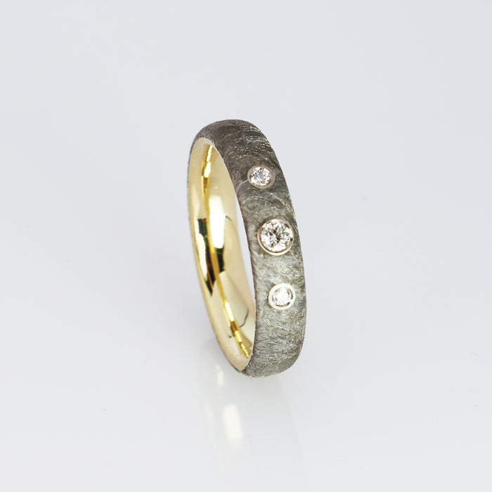 Meteoritenring mit Diamanten