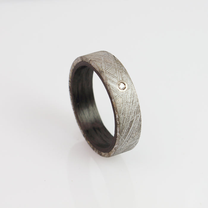 Meteoritenring mit Carbon und Diamant