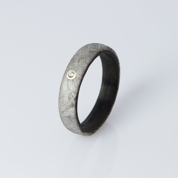 Meteoritenring mit Carbon und Diamant