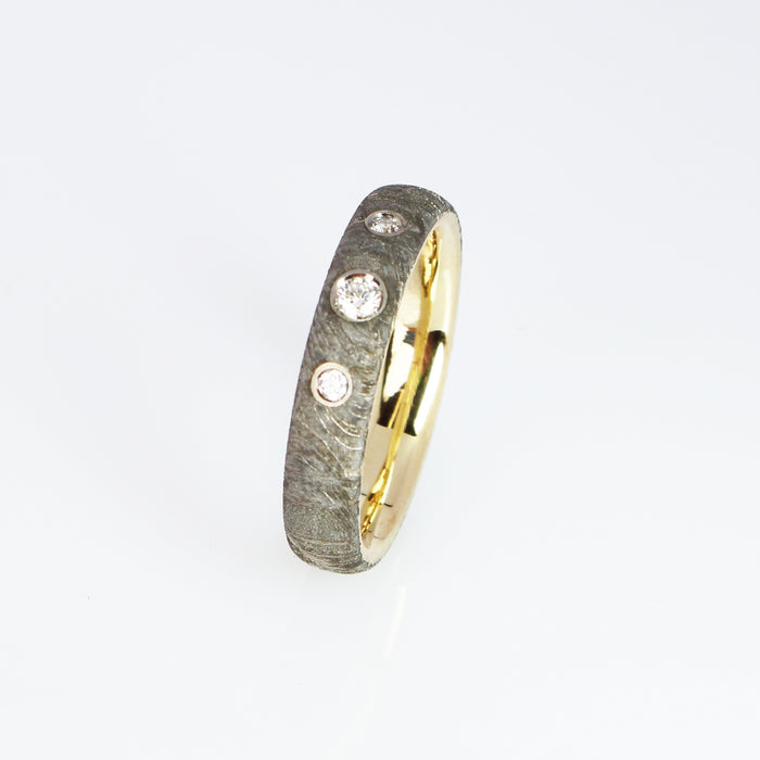 Meteoritenring mit Diamanten