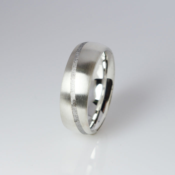 Silberring mit diagonalem Meteoritenstreifen
