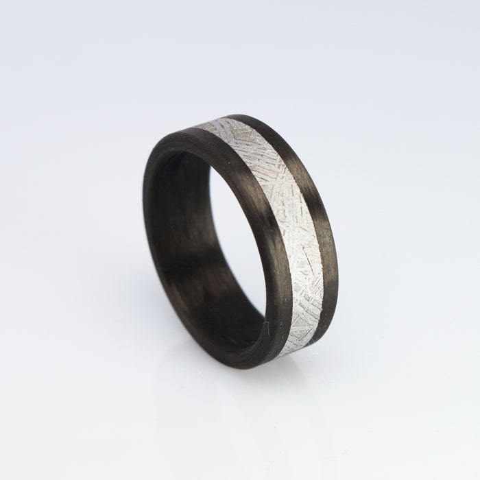 Meteoritenring mit Carbon