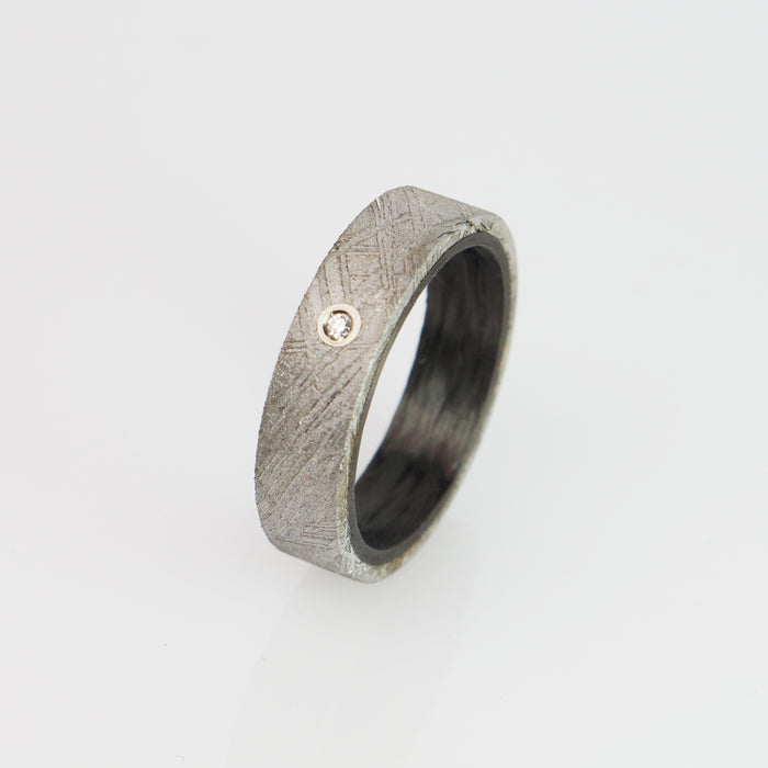 Meteoritenring mit Carbon und Diamant