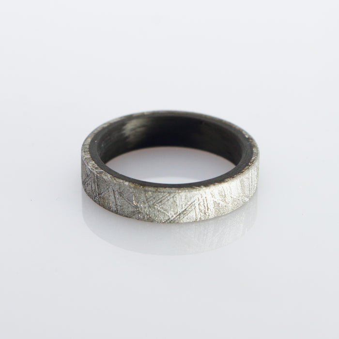 Meteoritenring mit Carbon